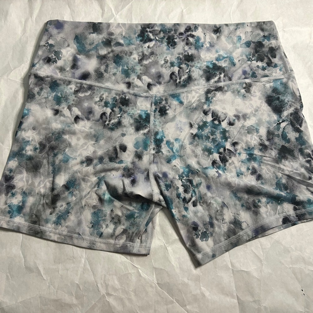 Lululemon Womens Size 18 Align Shorts High Rise White Blue‎ Floral NULU Yoga